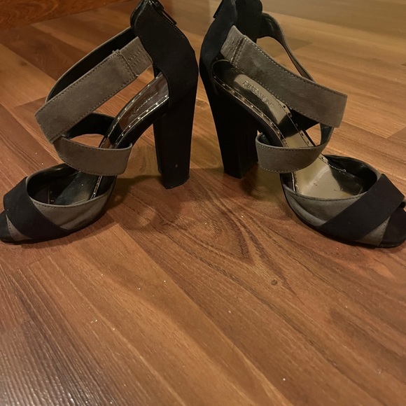 X-Strap Heels - Picture 4 of 4